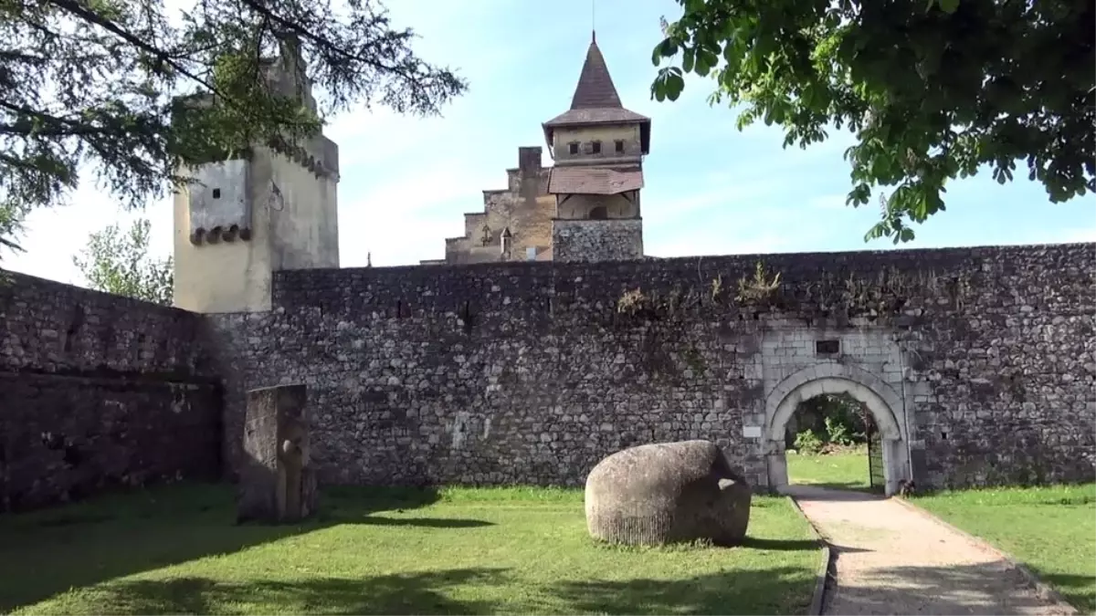 Dışı Kale İçi Harabe