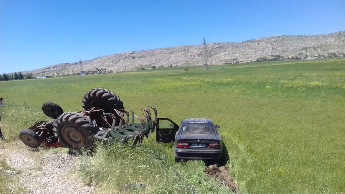 Diyarbakır\'da Otomobil Traktöre Çarptı: 3 Yaralı