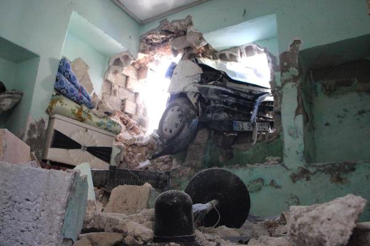 Freni Boşalan Minibüs Sokakta Oynayan Çocukların Arasına Daldı: 7 Yaralı