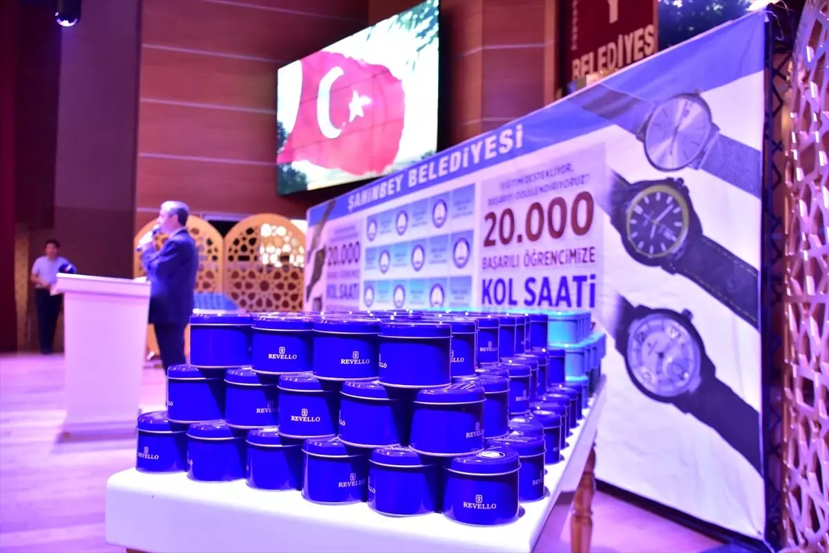 Gaziantep\'te Başarılı 20 Bin Öğrenciye 20 Bin Kol Saati