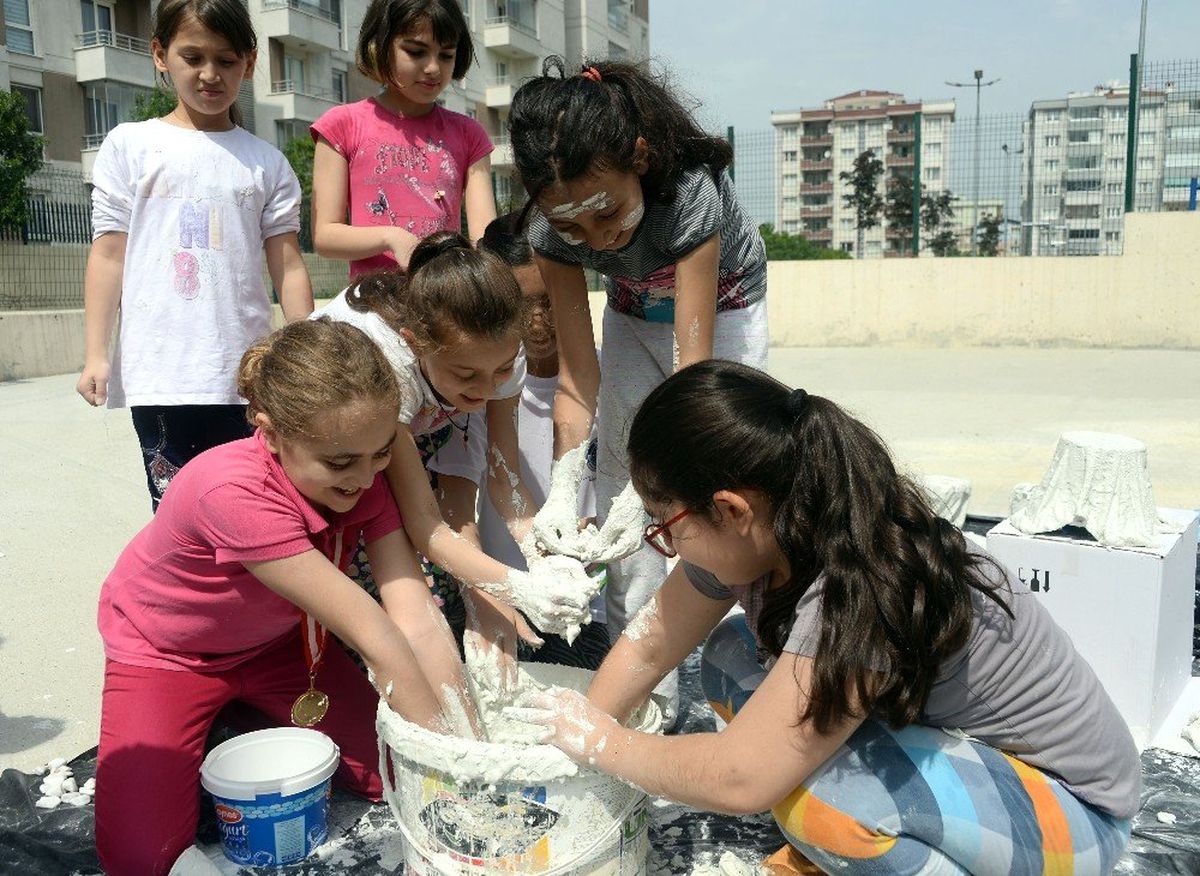 Gelecek \'Bilgi Evleri\' ile Aydınlanıyor