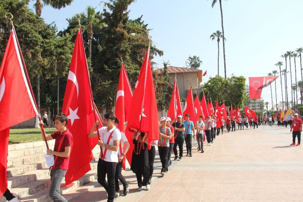 Gençlik Haftası \'Gençlik Yürüyüşü\' ile Başladı