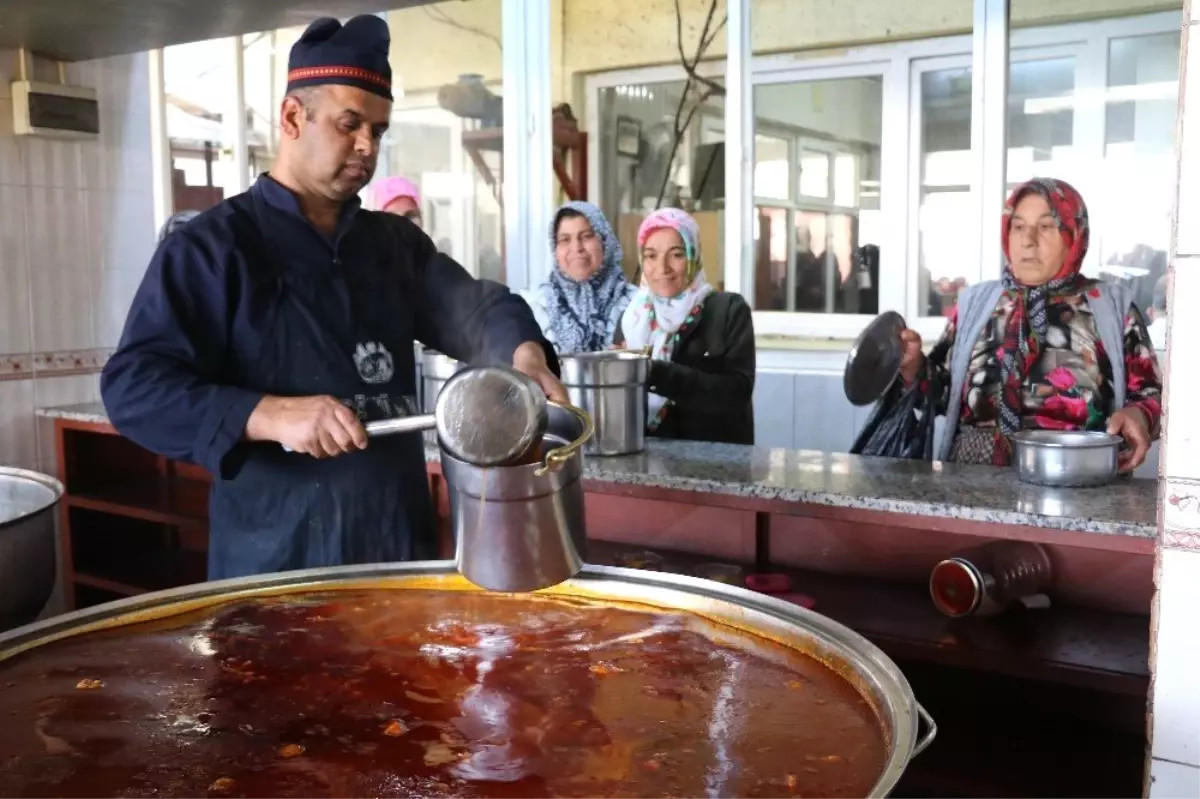 Günlük 411 Aileye Sıcak Yemek