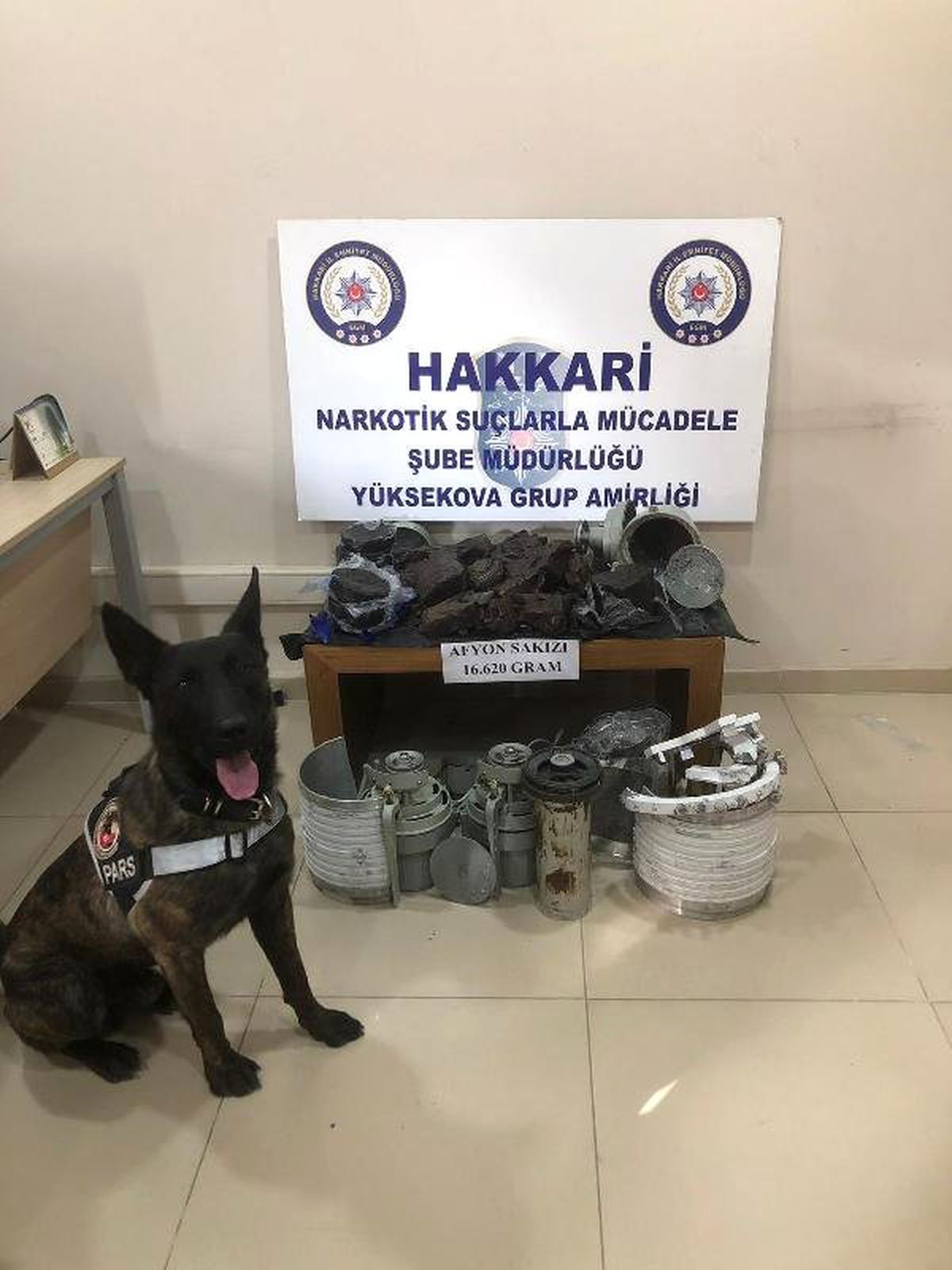 Hakkari\'de 16 Kilo 722 Gram Afyon Sakızı Ele Geçirildi