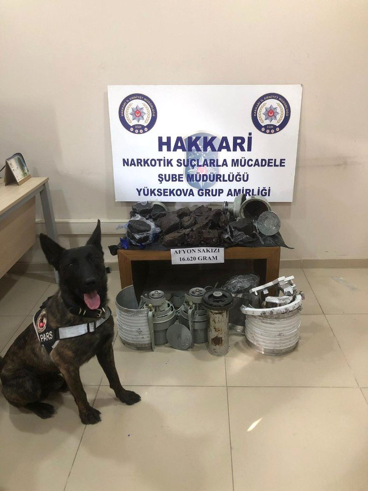 Hakkari\'de 16 Kilogram Uyuşturucu Ele Geçirildi