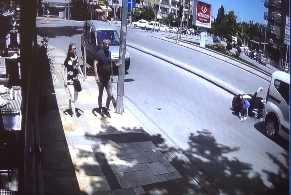 Hızını Alamayan Motosikletli Kadın Otomobilin Altına Girdi