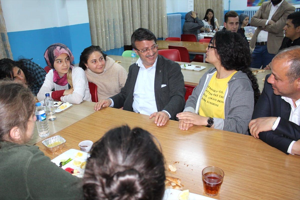İl Başkanı Türkmenoğlu, Öğrencilerle Sahur Yaptı