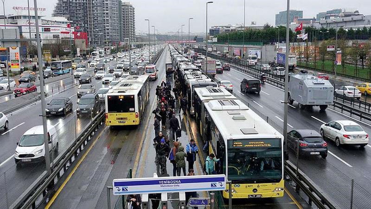 İstanbul\'da Öğrenci Akbil\'i 40 Liraya İndi: İmamoğlu\'ndan 18 Günlük İcraat Mesajı