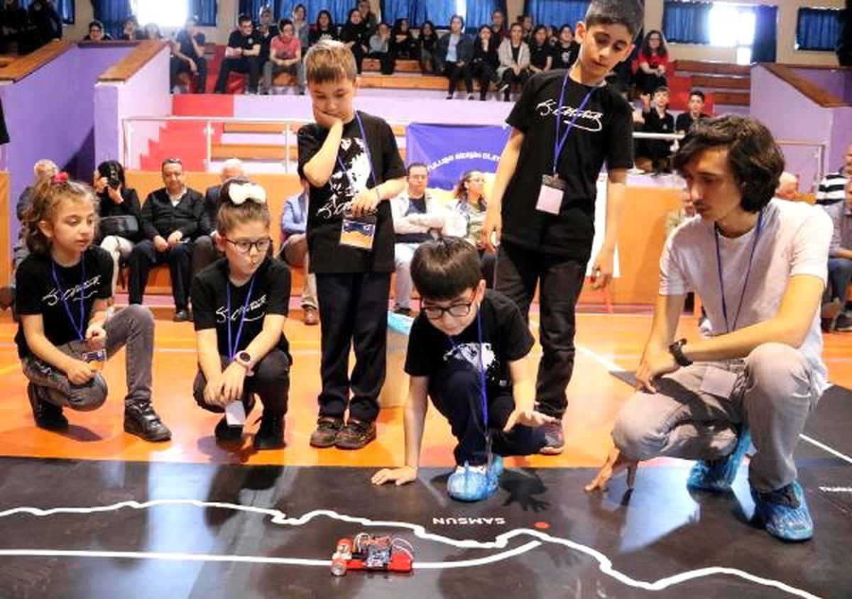 İstiklal Yolunda Robotlarını Yarıştırdılar