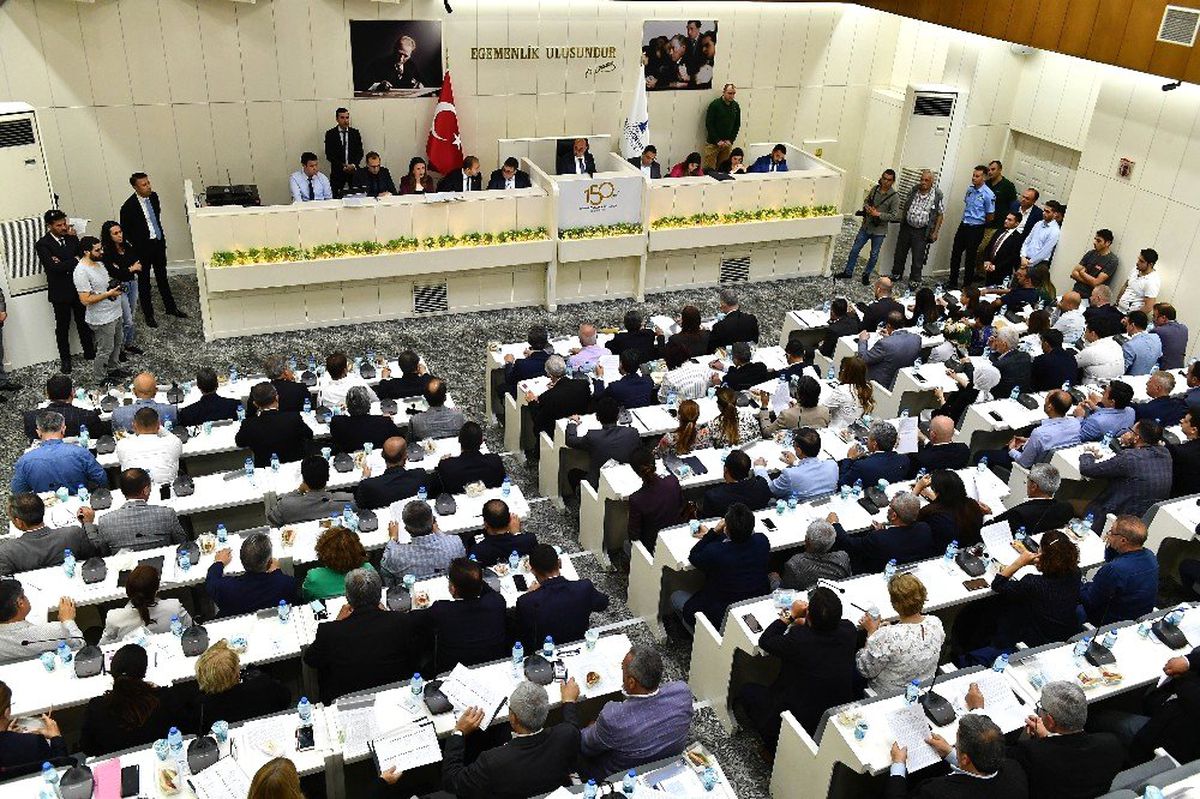 İzmir\'de Kent İçi Ulaşım Ücretleri Meclis Tarafından Onaylandı