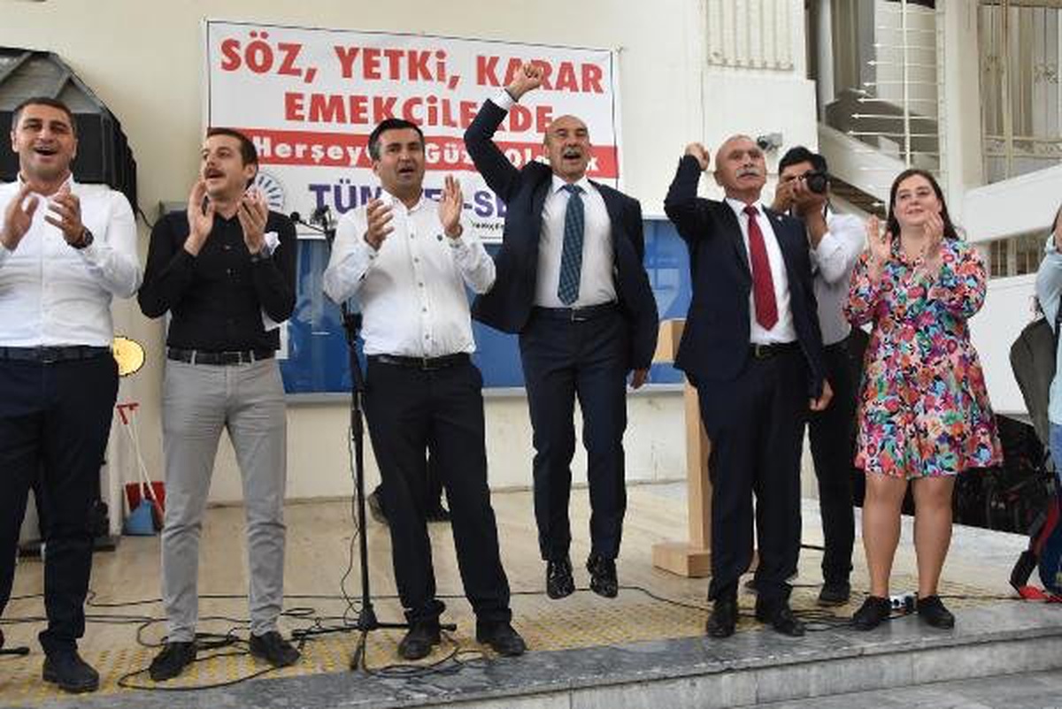 İzmir\'de Sendikanın Sözleşme Yetkisine Başkandan Danslı Kutlama
