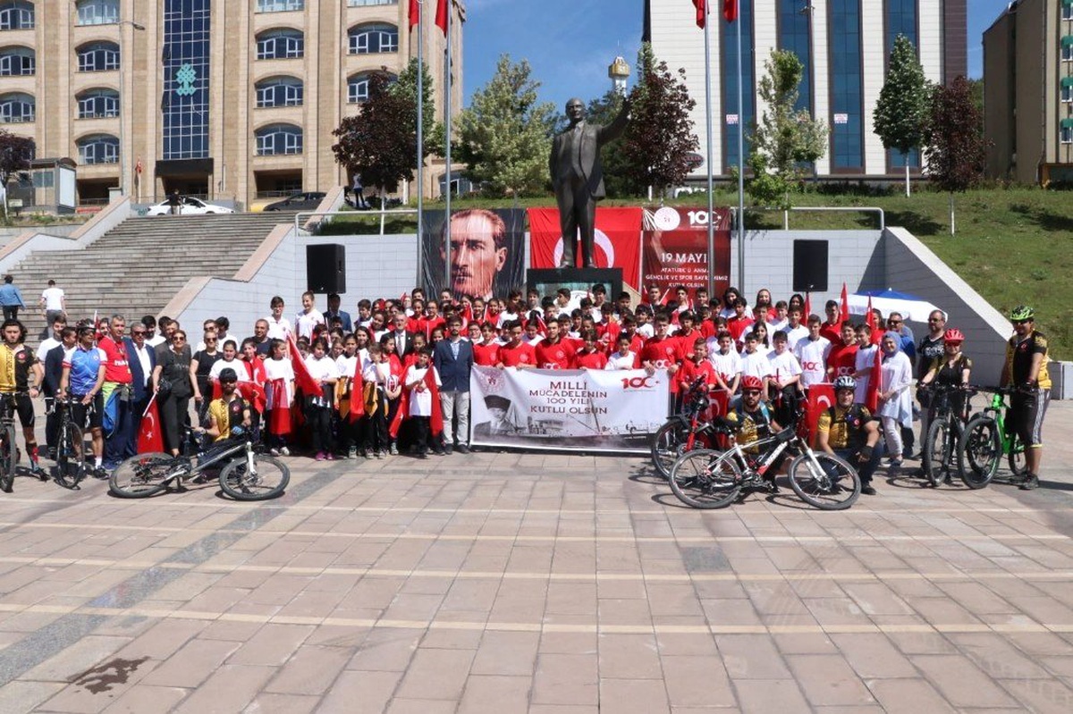 Karabük\'te \'Gençlik Haftası\' Dolayısı ile Tören Düzenlendi