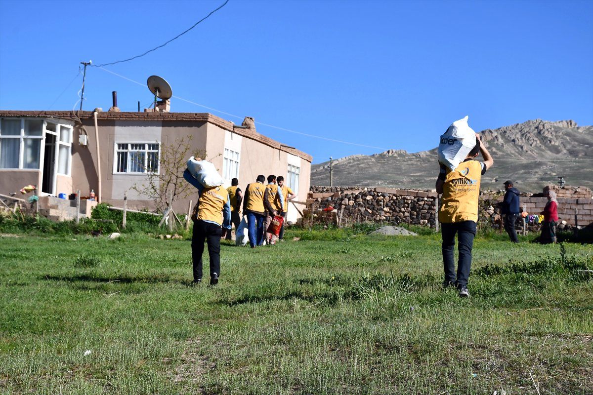 Kardeşlik Paketi" ile İhtiyaç Sahiplerini Sevindiriyorlar