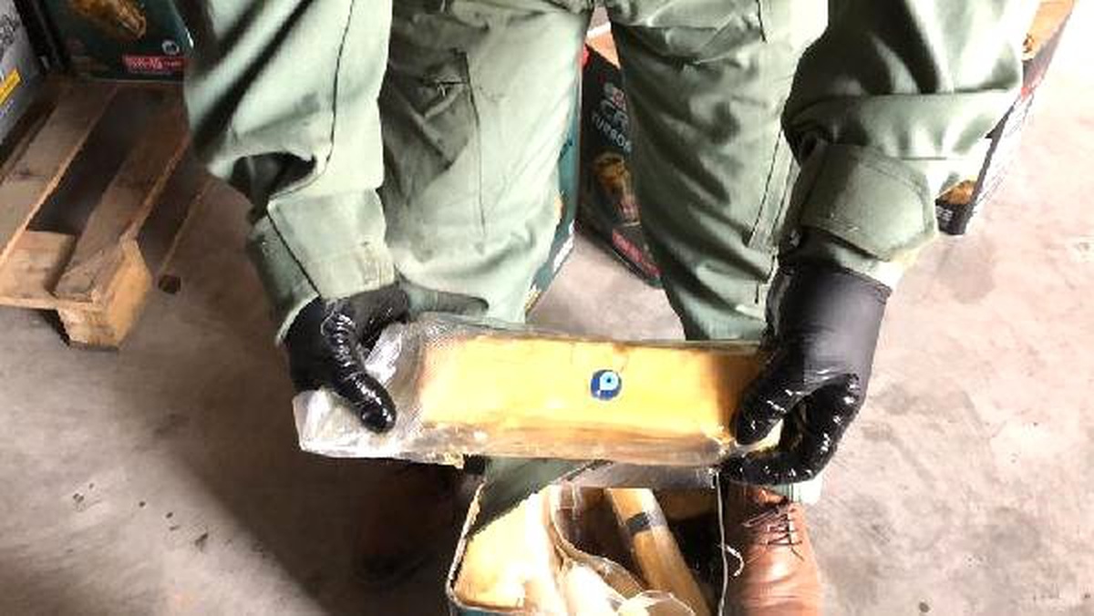 Kargodaki Madeni Yağ Tenekelerinden 163 Kilo Eroin Çıktı