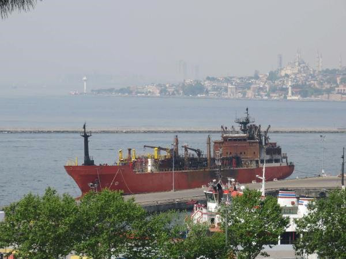 Kerç Boğazı\'nda Yanan Tanker Haydarpaşa\'ya Çekildi