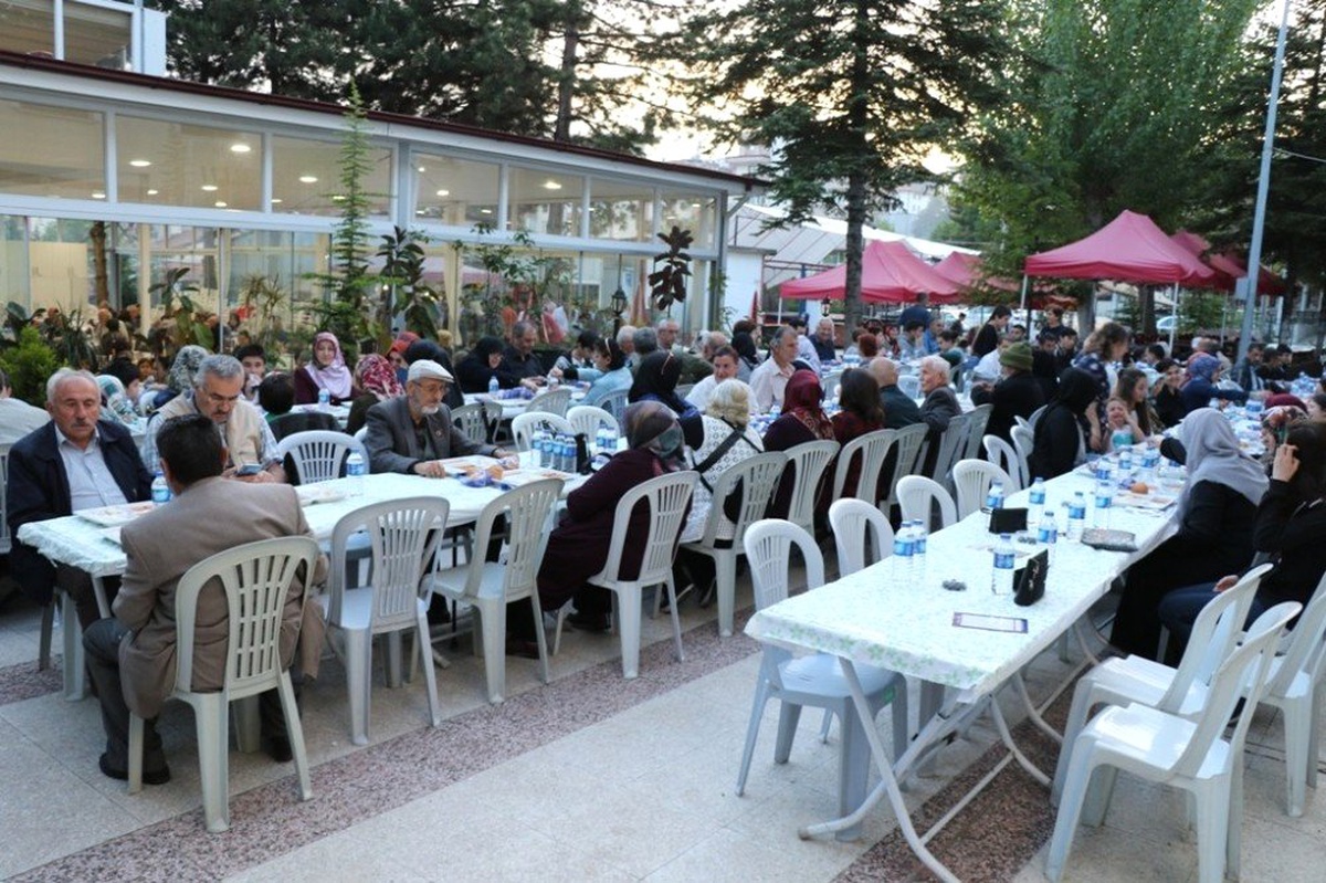 Mahalle İftarları Atatürk ve Yeni Mahalle de Devam Etti