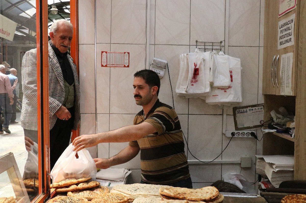 Malatya\'da Askıda Ekmek Uygulaması Sürüyor