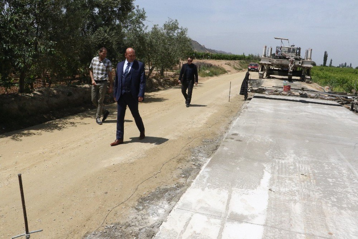 Manisa\'da Asfalt Yol Yerine Beton Yol