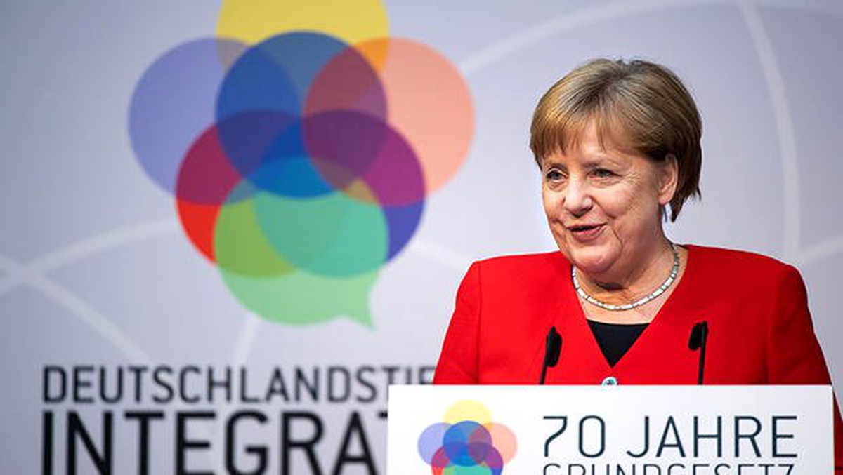 Merkel: Anna, Aljona, Max ya da Muhammed, Herkes...