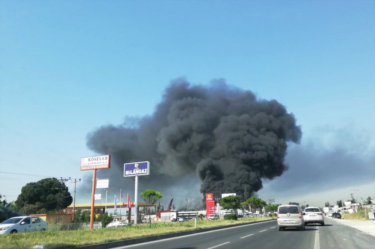 Mersin\'de Fabrika Yangını
