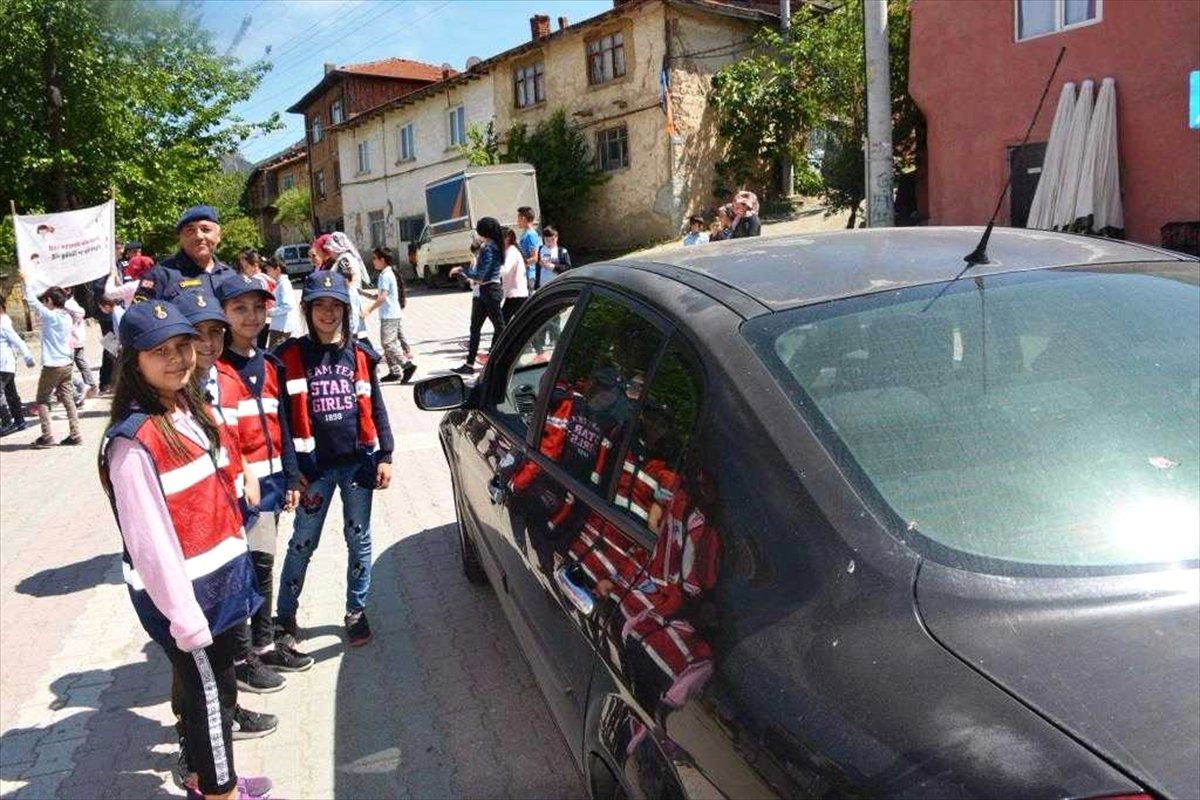 Mihalgazi\'de Jandarmadan Çocuklara Trafik Eğitimi