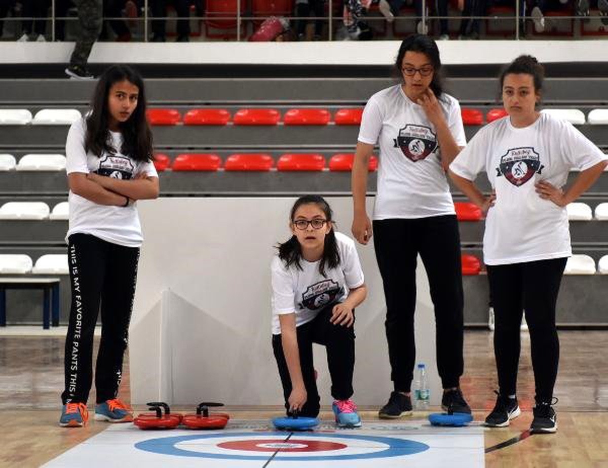 Okullararası Türkiye Curling Şampiyonası Sivas\'ta Başladı