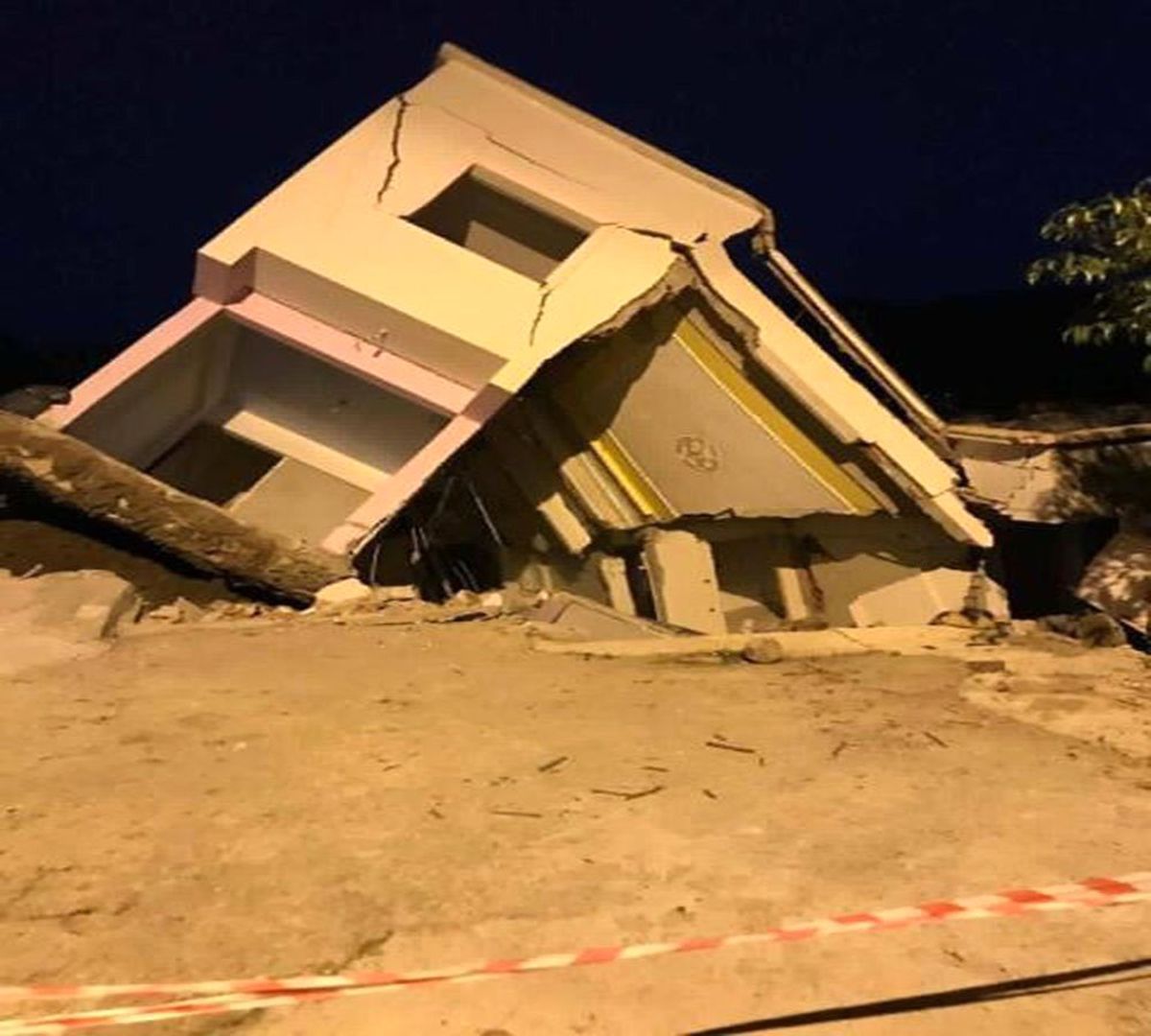 Ordu\'da Bir Mahalle Heyelan Nedeniyle Yok Olma Tehlikesi Altında
