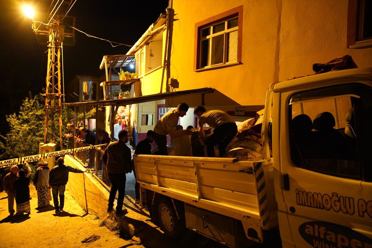 Ordu\'da Heyelanlı Bölgedeki Evlerden Bazıları Yıkıldı