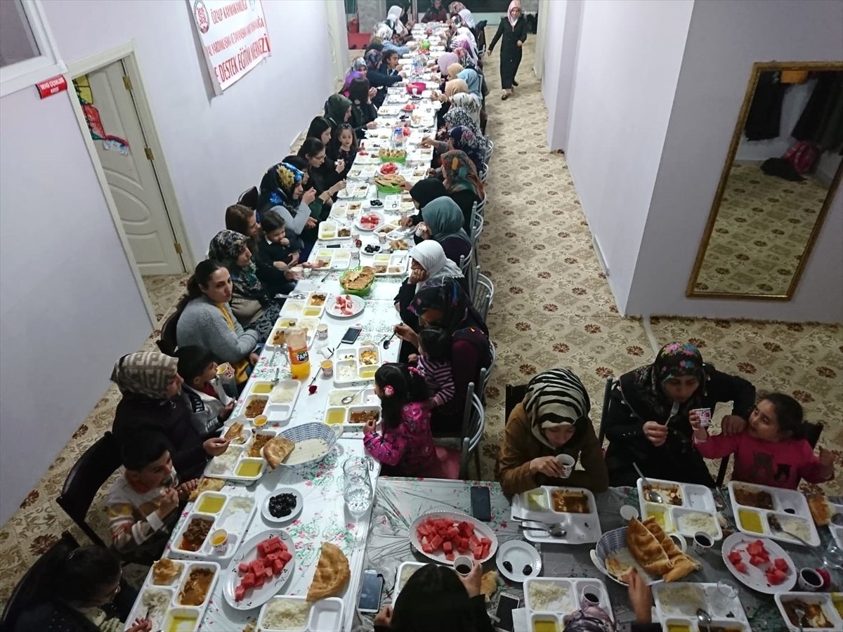 Özalp\'te Kursiyerlere İftar Yemeği Verildi
