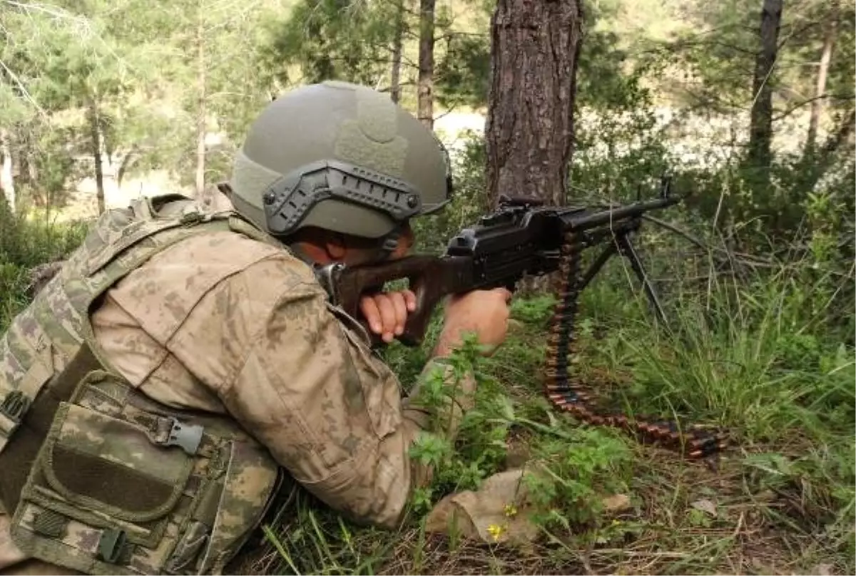 PKK Sığınağında Güneş Paneli Ele Geçirildi