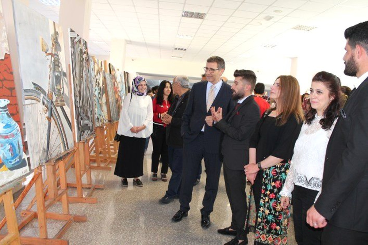 Resim-İş Eğitimi Bölümü Öğrencilerinden Mezuniyet Sergisi