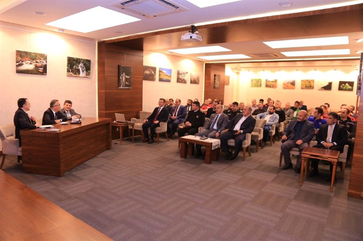 Rize Valisi Kemal Çeber, Arama-kurtarma Ekipleri ile Bir Araya Geldi