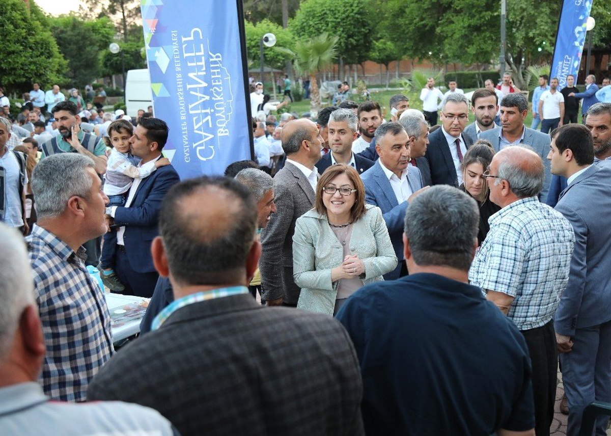 Şahin, İftarda Arabanlılarla Bir Araya Geldi