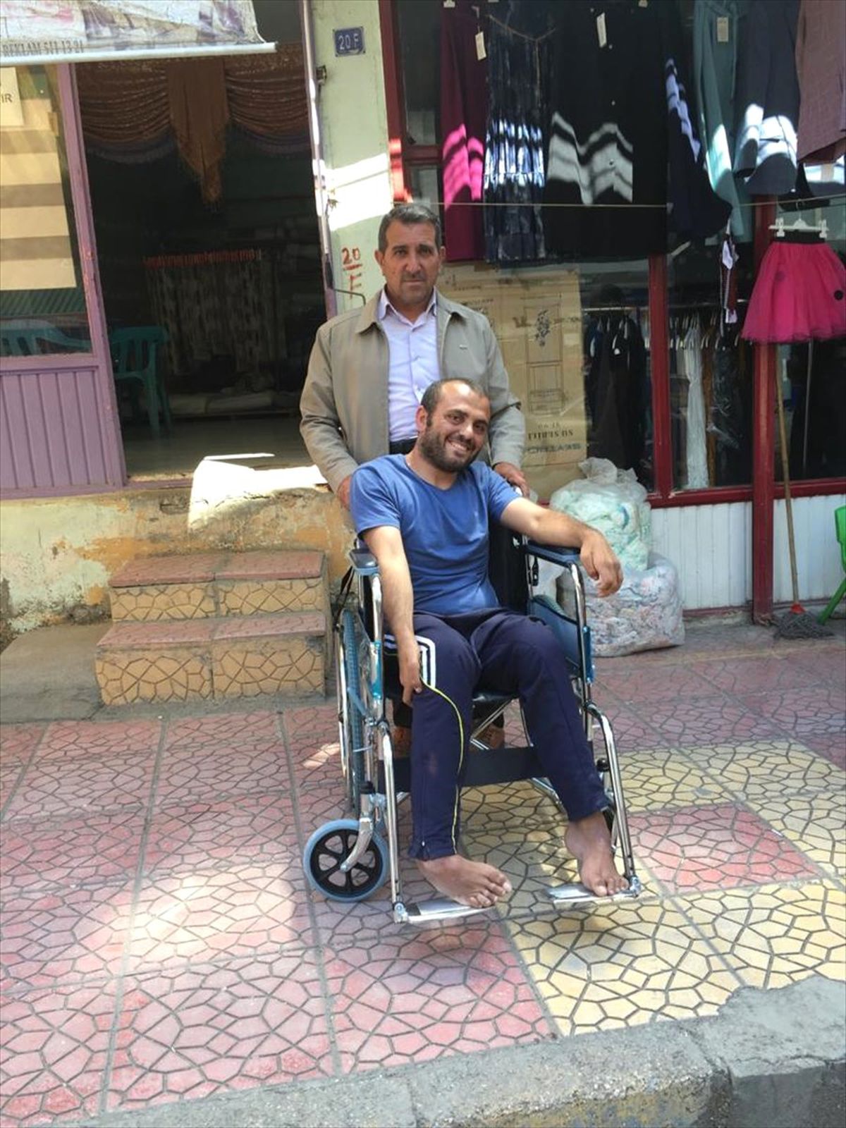 Şanlıurfa\'da Engelli Vatandaşa Tekerlekli Sandalye Desteği