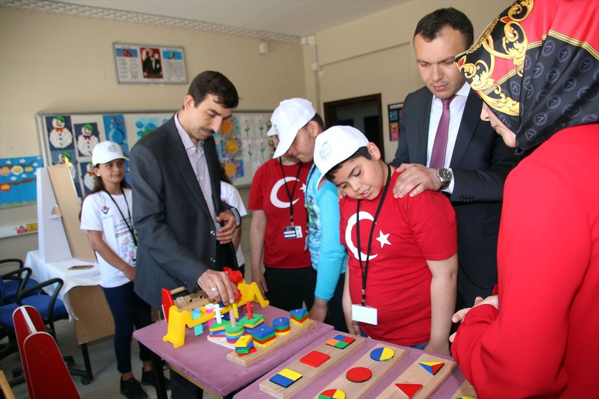 Şarkışla\'da "4006 Tübitak Bilim Fuarı" Açıldı
