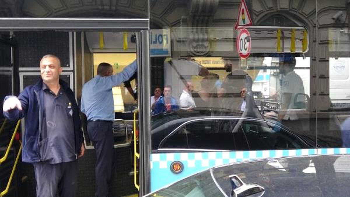 Şişli\'de Taksiye Çarpan Otobüsteki Yolcu Yaralandı