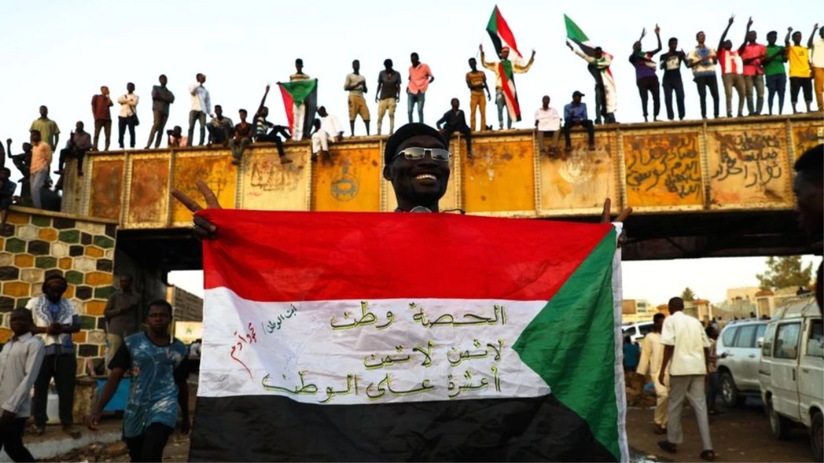 Sudan\'da Ordu ile Muhalefet 3 Yıllık Geçiş Döneminin Ardından Yönetimin Sivillere Geçmesi İçin...