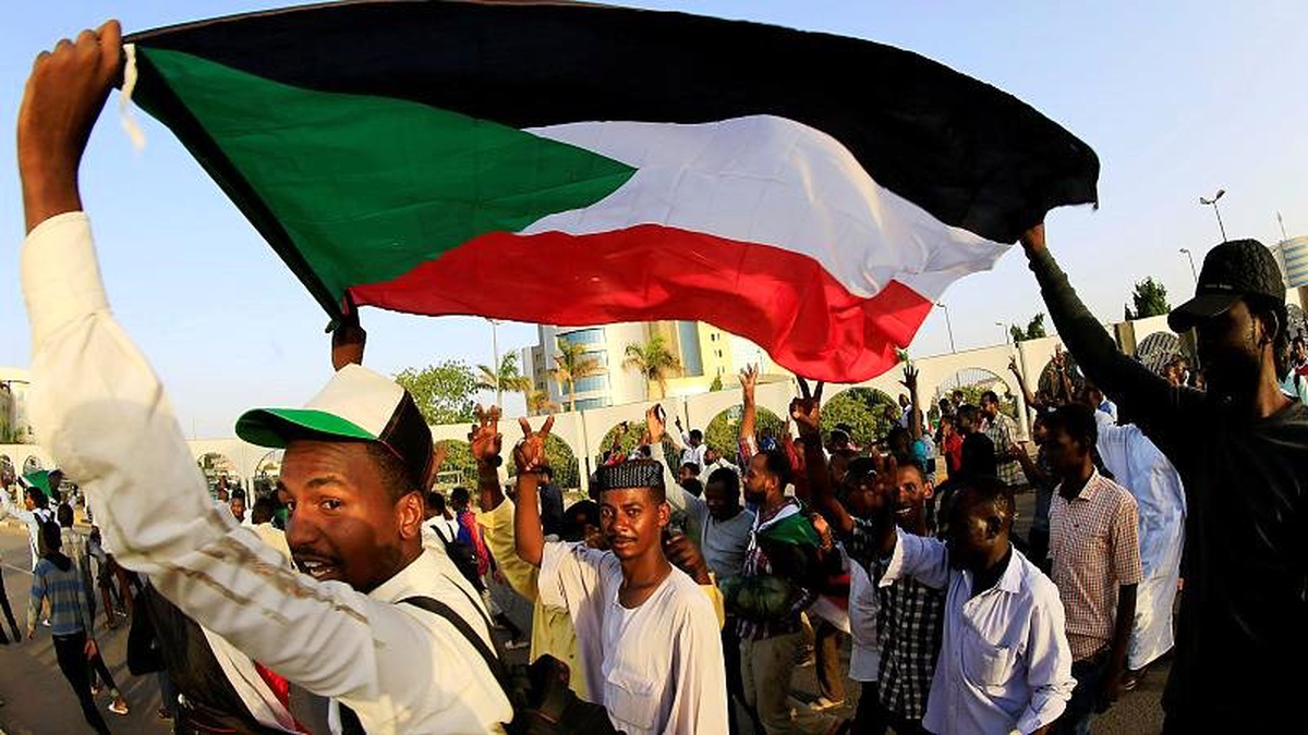 Sudan\'da Ordu ile Muhalefet Anlaştı: 3 Yıl İçinde Sivil Yönetime Geçilecek