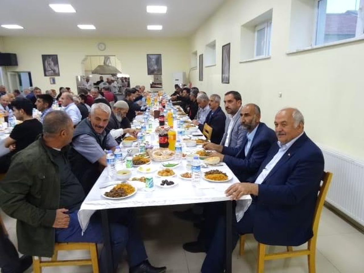 Sultansuyu Tarım İşletmesinde Emekliler İftarda Buluştu