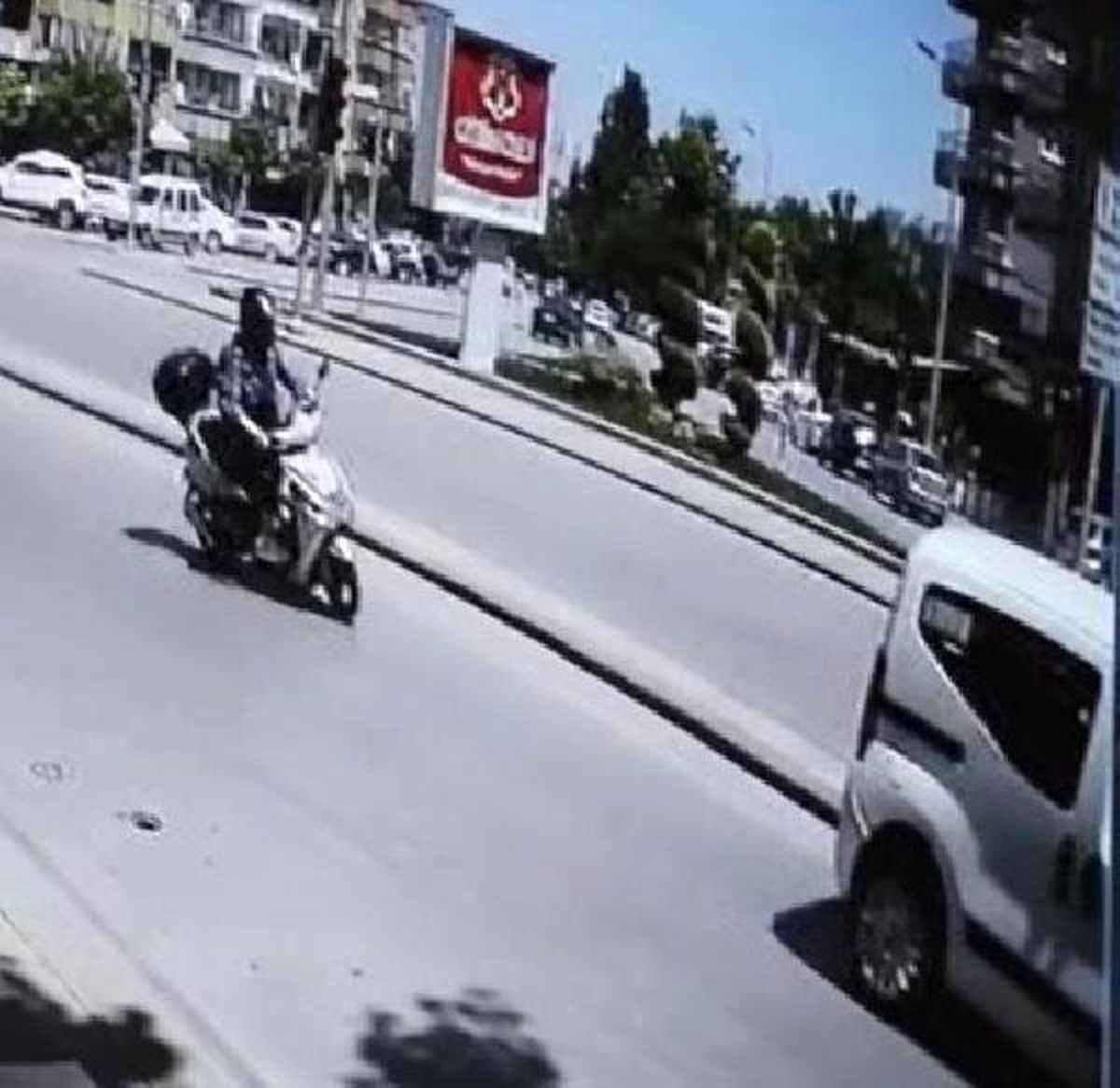 Taktığı Kask Hayatını Kurtardı
