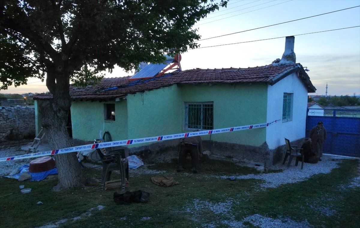 Tüfekle Oynarken Kazara Dedesini Vurduğu İddiası