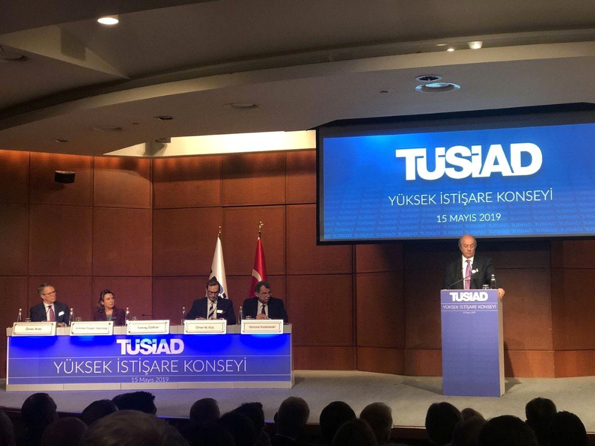 Tüsiad\'da Ekonomiden Çok Siyaset Konuşuldu