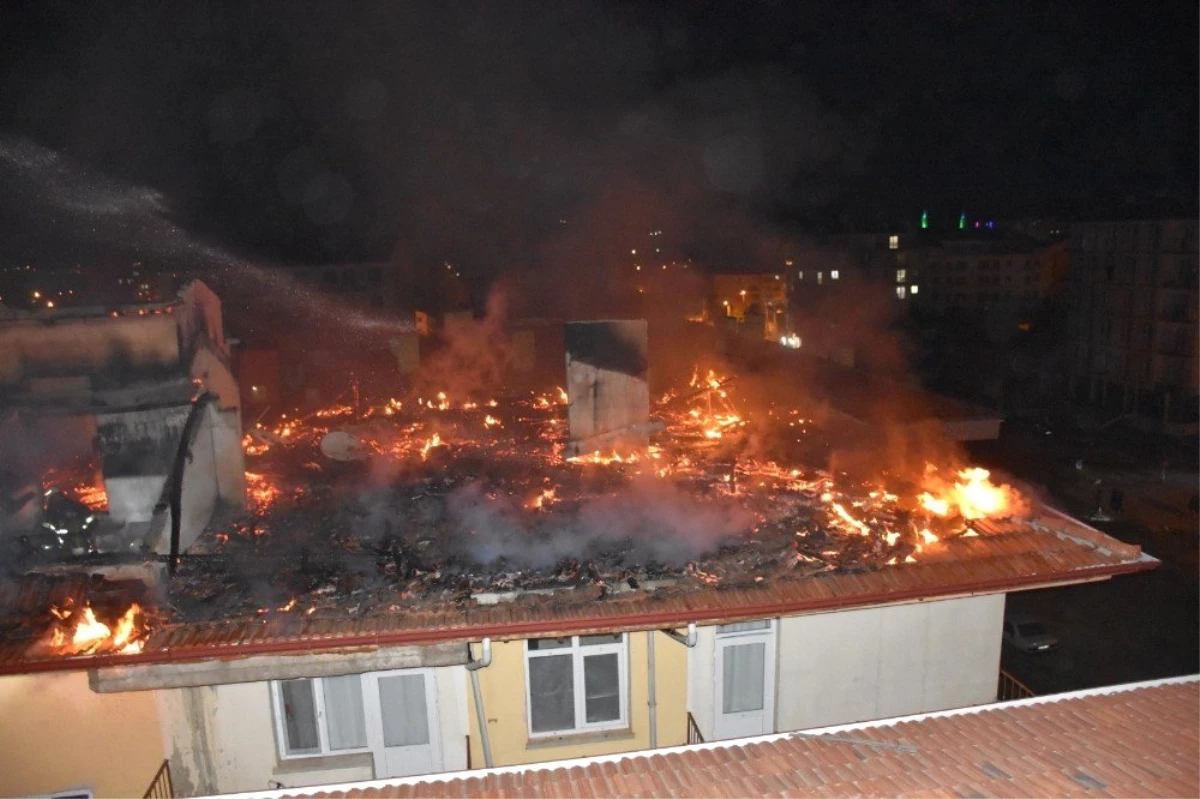 Üniversitelilerin Kaldığı Apartmanda Korkutan Yangın