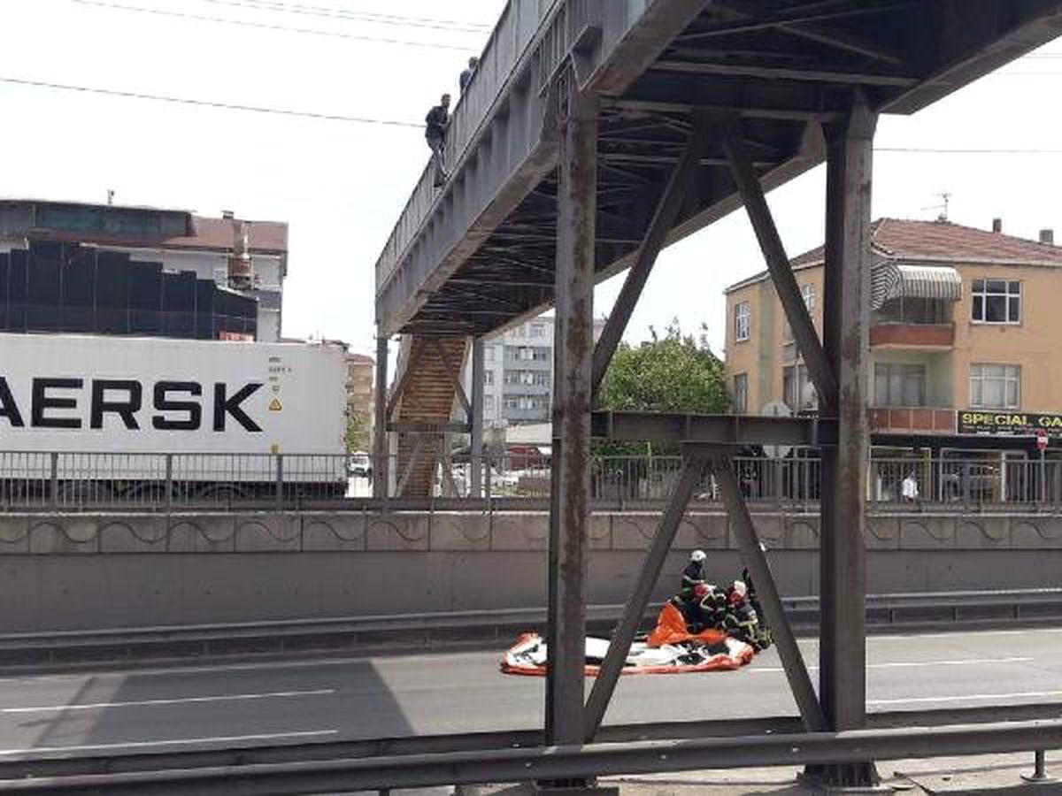 Üst Geçitte İntihar Girişimi Nedeniyle Yol Ulaşıma Kapandı