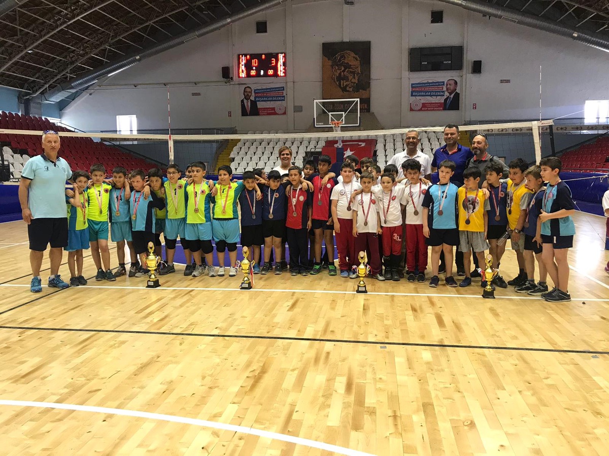 Voleybol Şenliği Müsabakaları Sonuçlandı