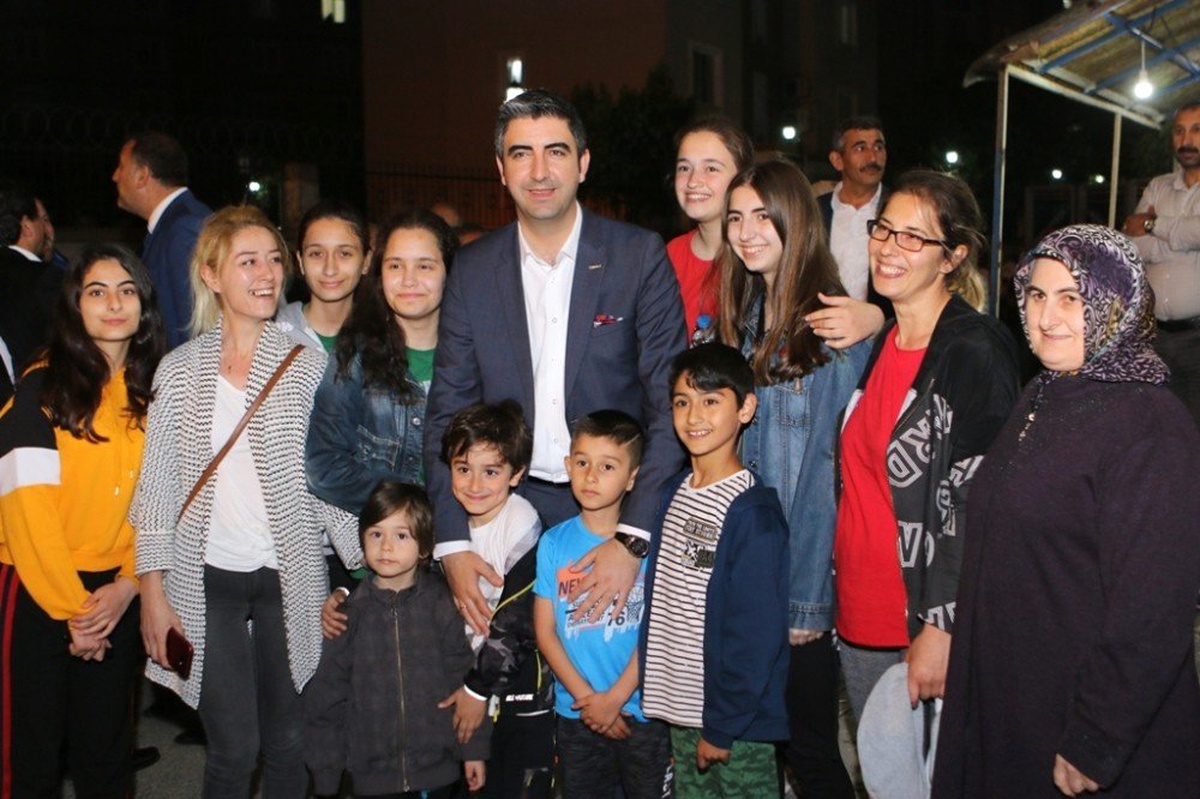 Yüzlerce Gümüşpınarlı, Kartal Belediyesi\'nin İftar Sofrasında Buluştu