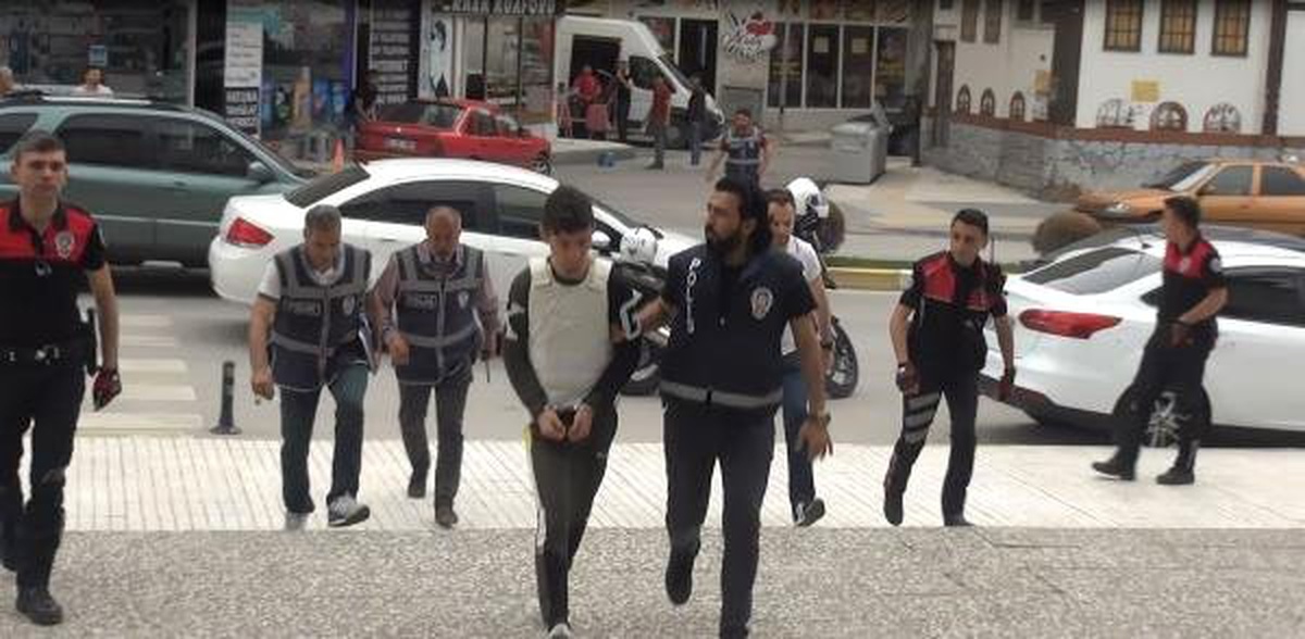 16 Yaşındaki Dilaver\'i Parkta Tüfekle Vurup, Öldürdüler (2)