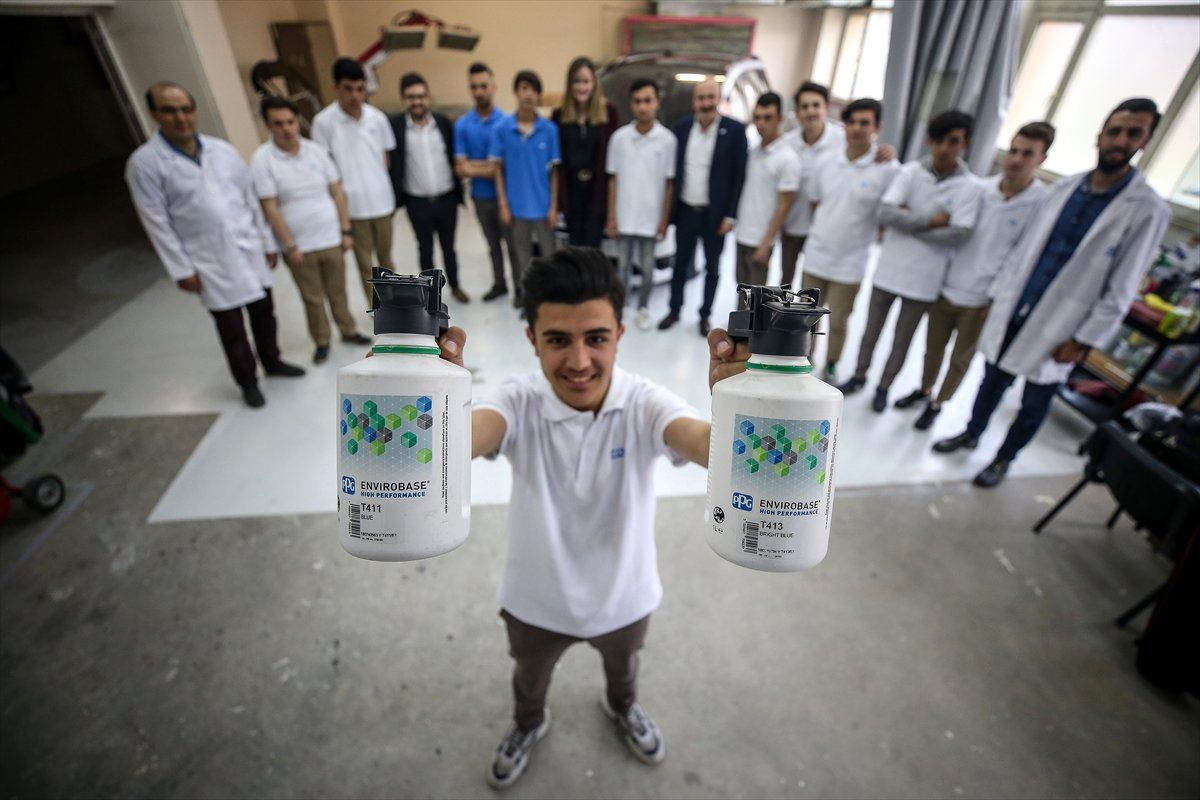 17 Kişilik Sınıfa İki Dünya Devi Sponsor Oldu