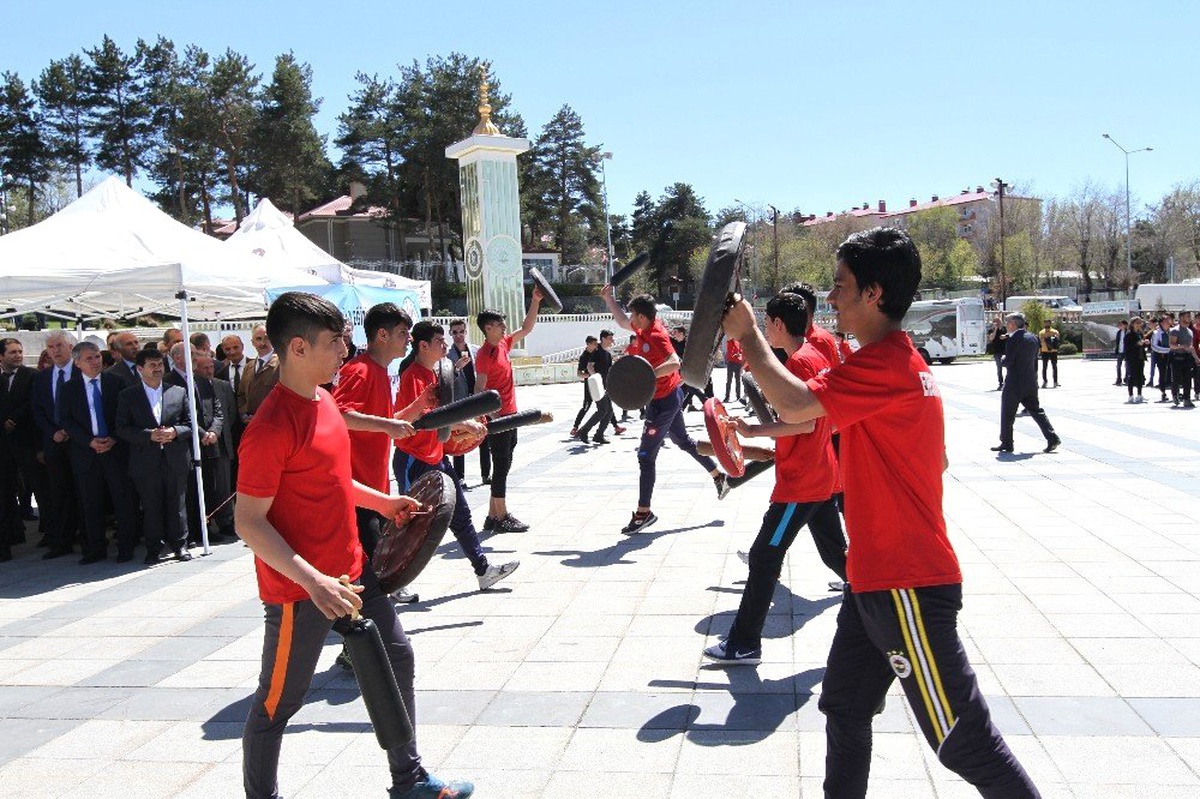 19 Mayıs\'ın 100. Yılı Festival Havasında Kutlanıyor