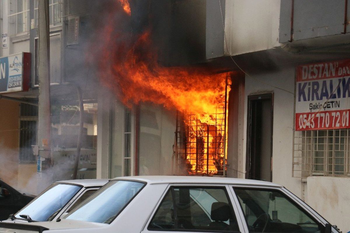 Adana\'da Korkutan Yangın
